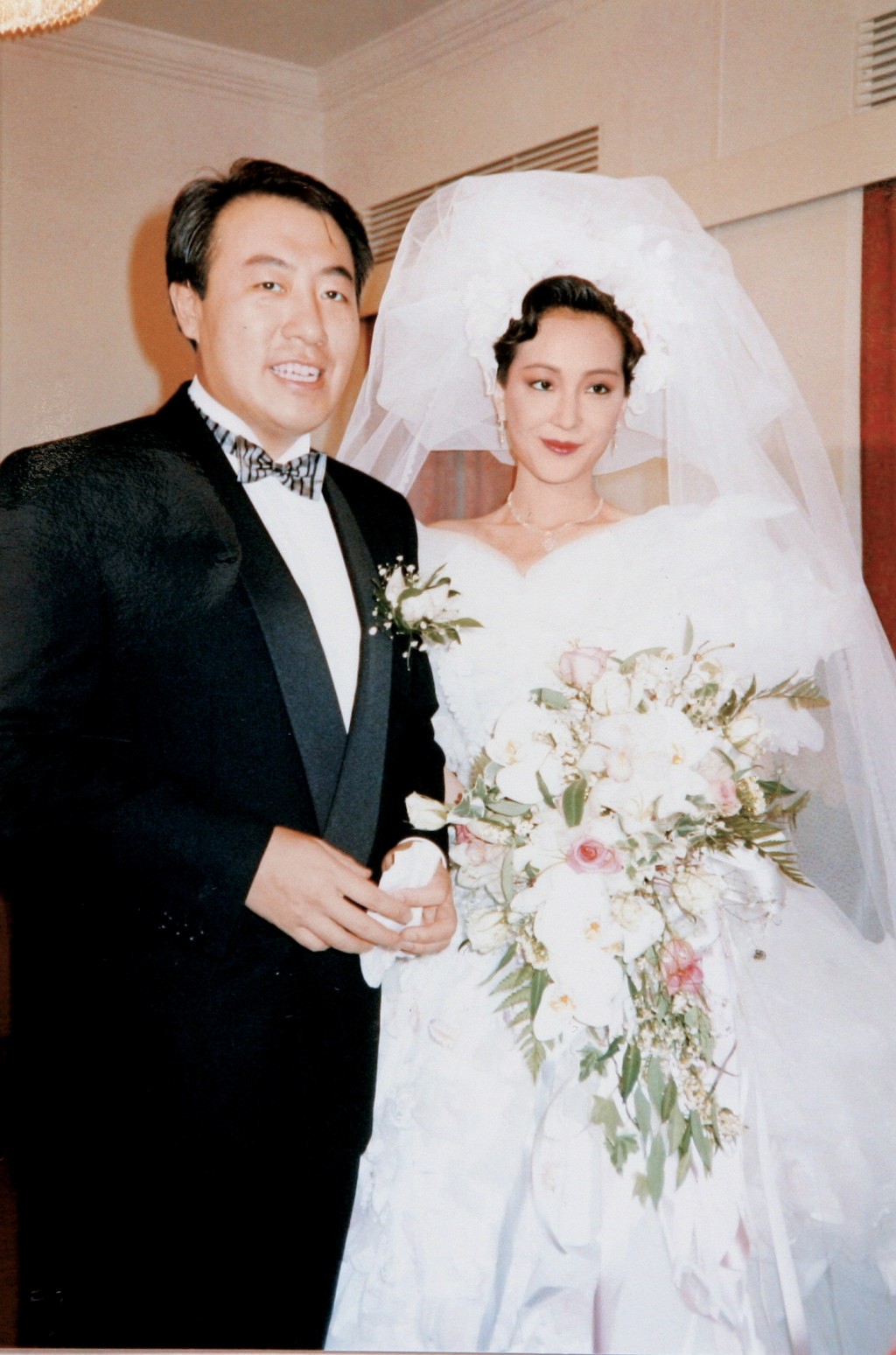 其后认识富商马清伟，拍拖三个月就决定闪婚，育有两子一女。