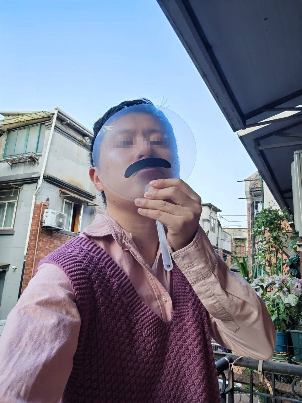 魯迅的同款毛背心在內地熱賣，成為年輕人潮物。小紅書
