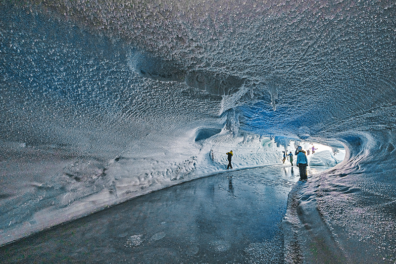 ●可近觀南極洲無污染的地下冰川。