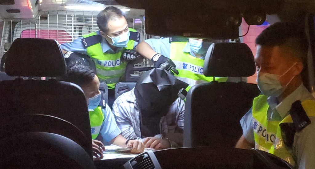 警方將司機拘捕。