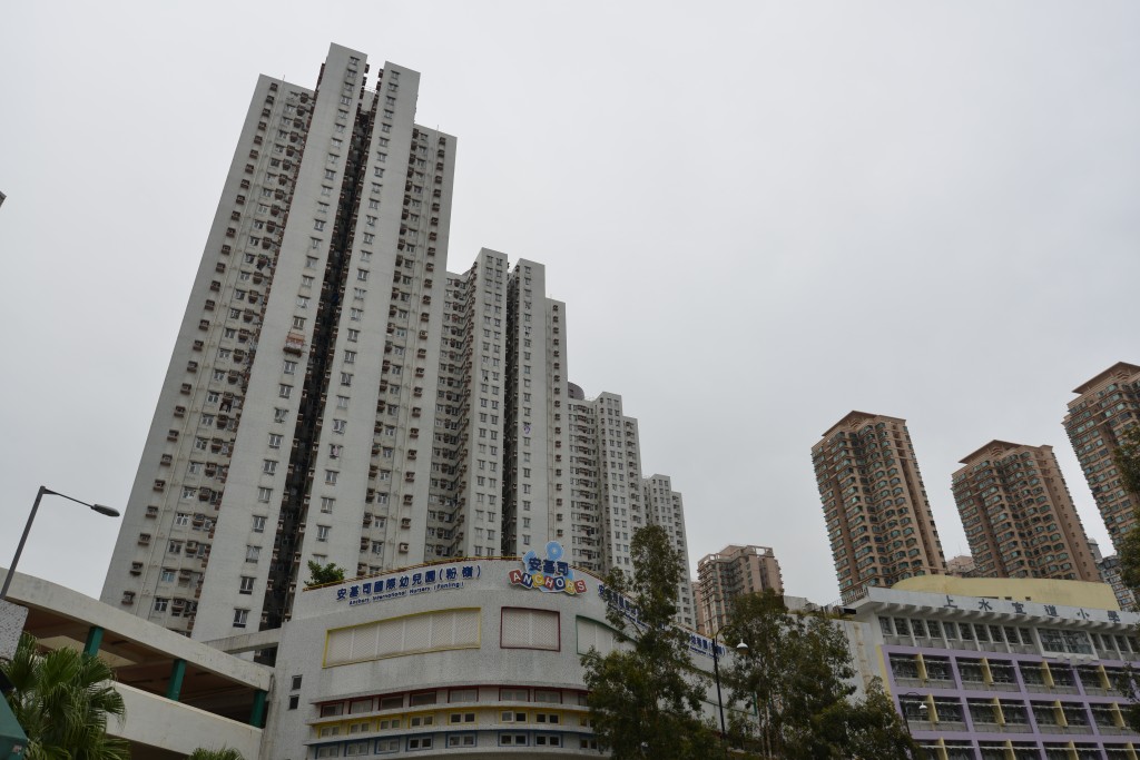 榮輝中心高層單位可遠眺馬屎埔一帶的景色。