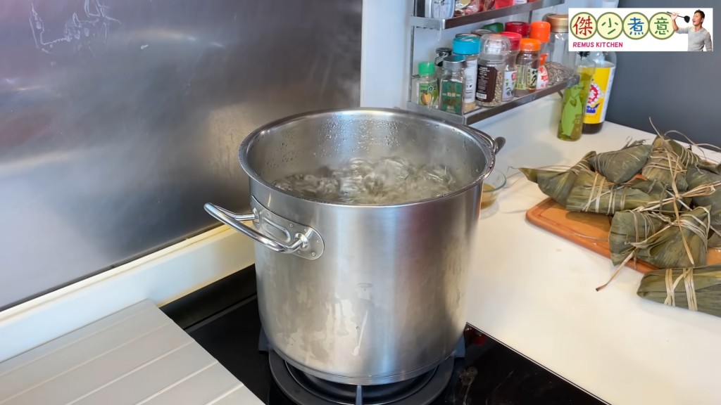 可以用水煮兩個半小時煮熟即大功告成。