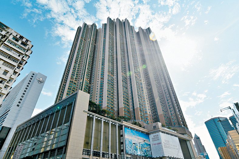 港景峯一個中層單位，獲外區客「零議價」以每月3.5萬承租，呎租約46.7元。