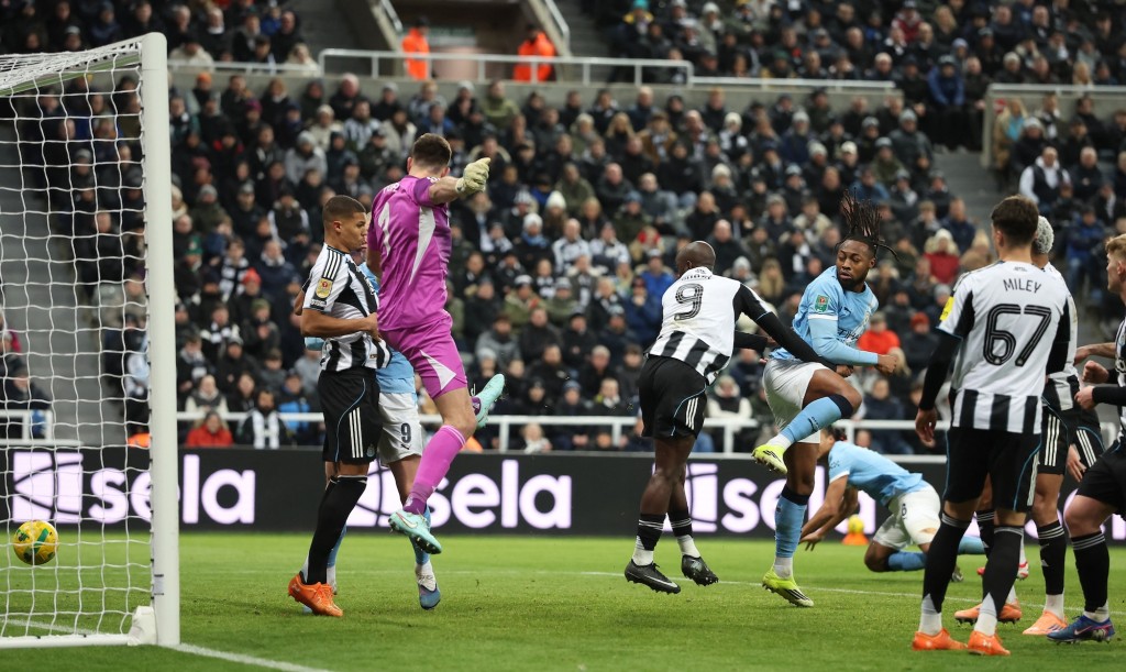 施美安这次诈糊，VAR用了近5分钟才决定入球无效。路透社