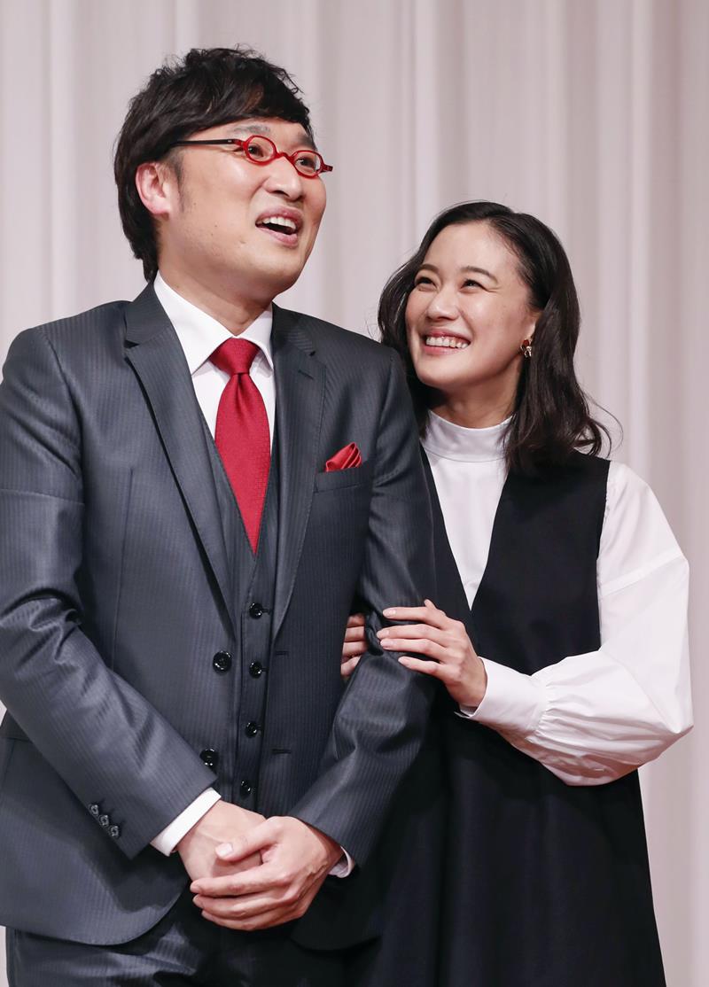 蒼井優以跟丈夫姓氏以「山里優」登記設立新事務所。