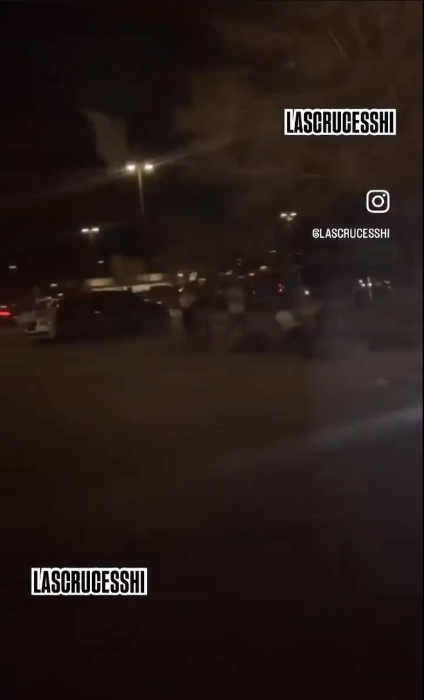 拍攝者開車逃走，看見有人倒在地上。 IG @ lascrucesshi