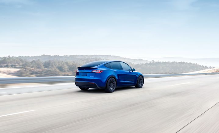 客人可作四十五分鐘的Tesla Model Y SUV電動車自駕遊體驗。