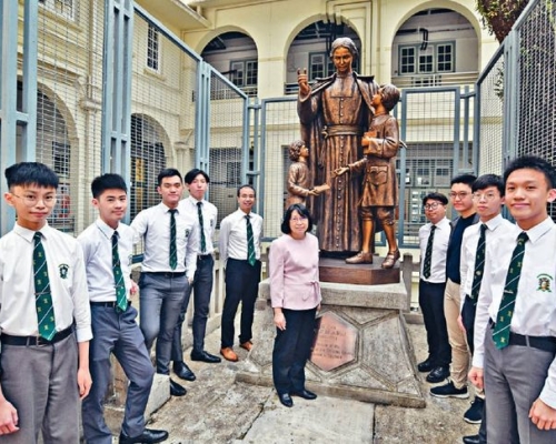 圣若瑟书院新上任的校长黄婉芬（中）表示，希望疫情下，仍可让学生有机会参与课外活动。