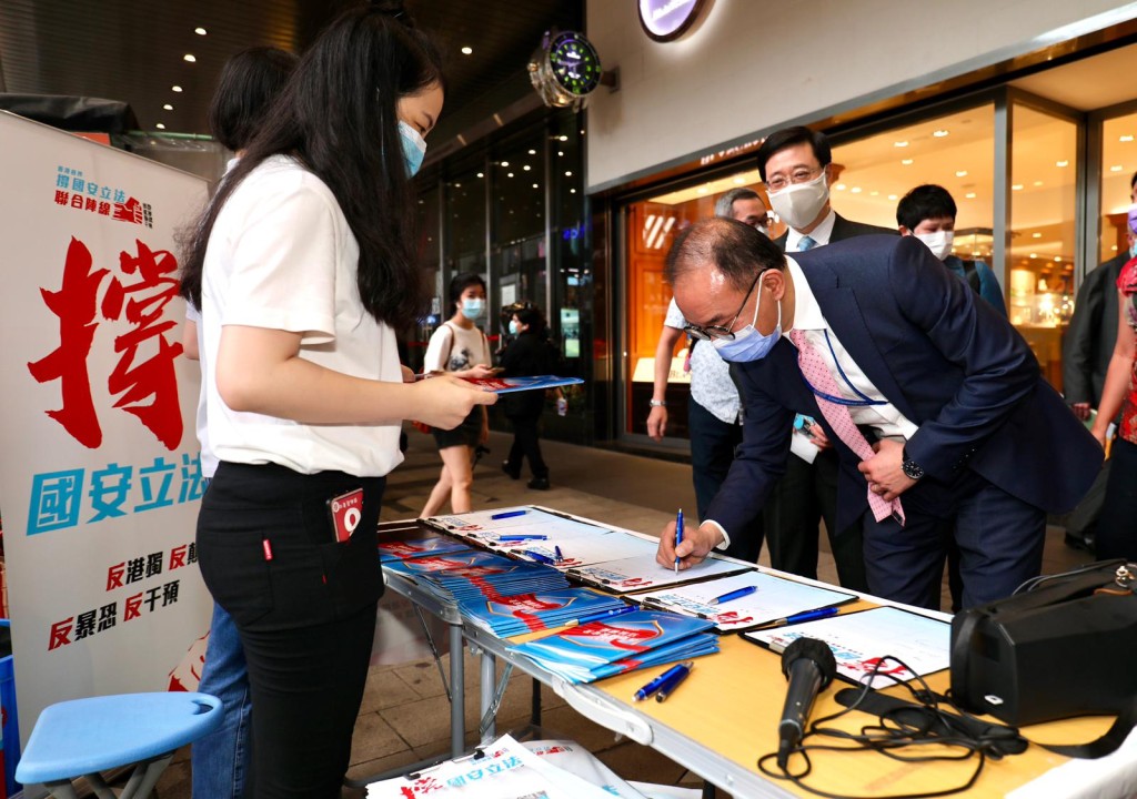 政制及內地事務局局長曾國衞。