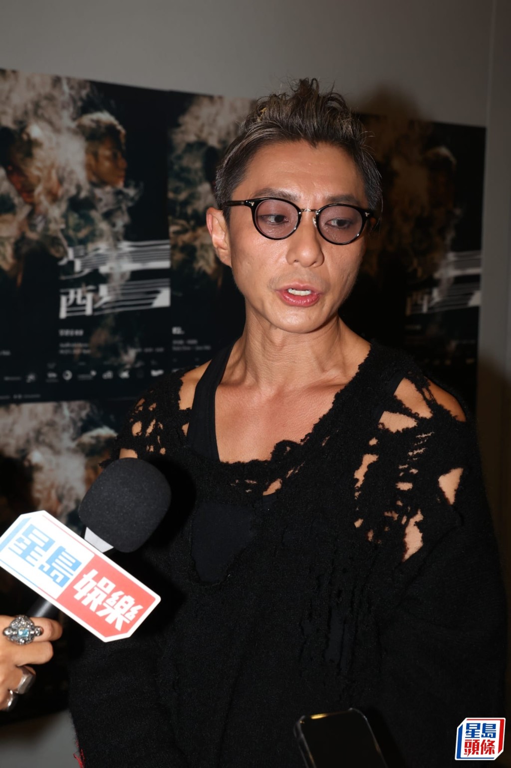 周国贤表示现时正与周家怡拍摄ViuTV的新剧，所以有很多情绪。
