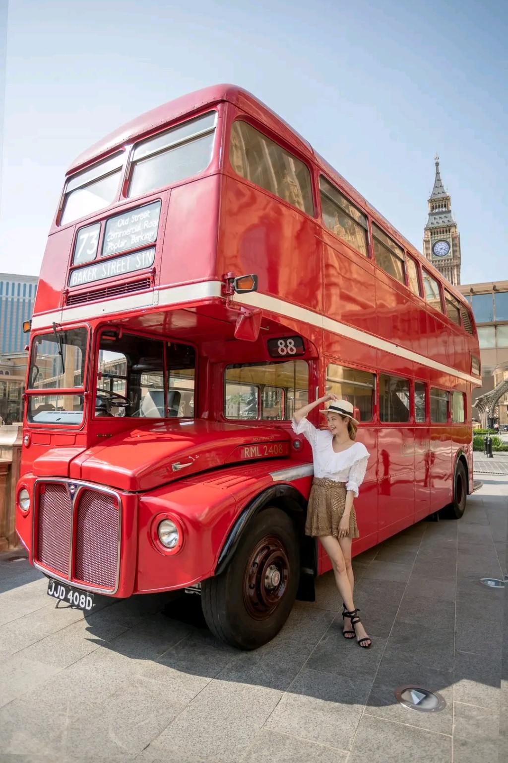 澳门好去处2023｜4. 澳门伦敦人 红色双层巴士，是必去的打卡热点。