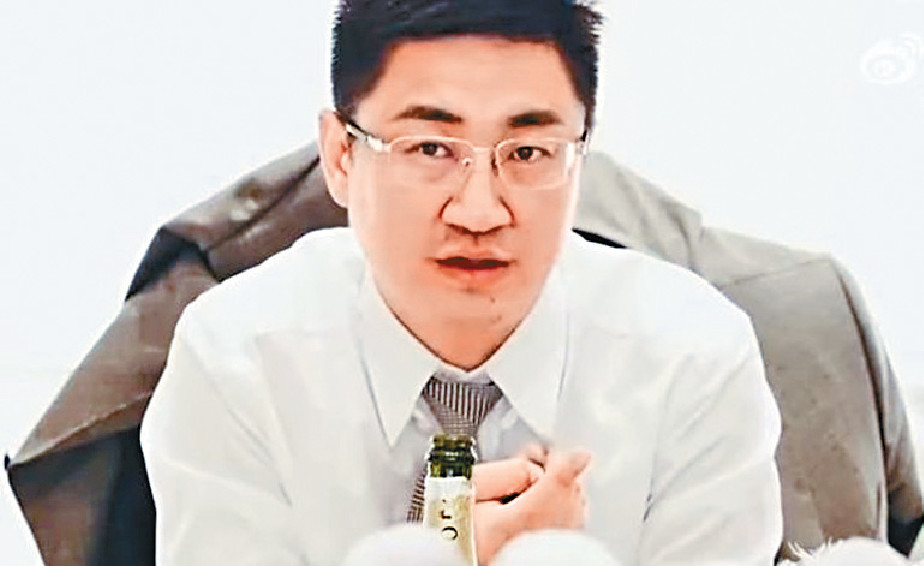 ■網上瘋傳被指是郭岩峰照片。 ■網上瘋傳被指是郭岩峰照片。