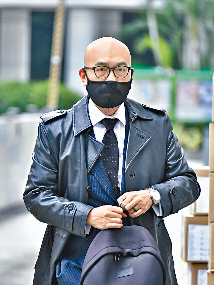 辯方大律師關文渭在庭上交代被告李予信出院情況。