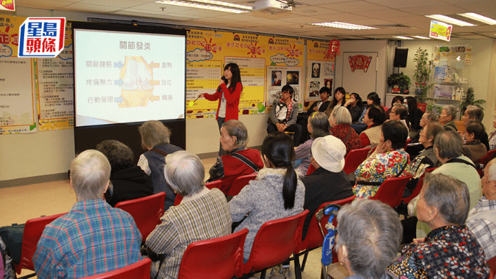 社區健康與服務高級文憑課程的學生將獲安排基層醫療實習。 學校提供