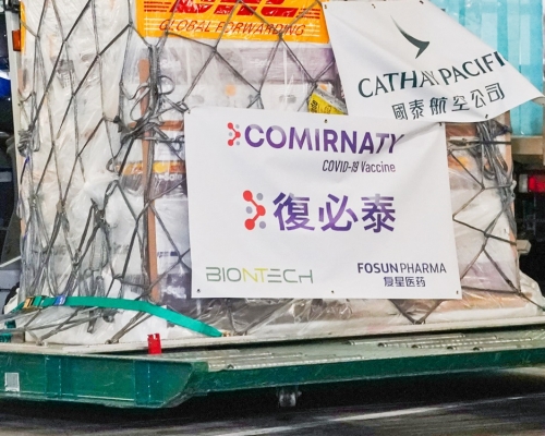 民進黨立委稱「復必泰」疫苗品質不佳且快過期，就連港人都不打。資料圖片