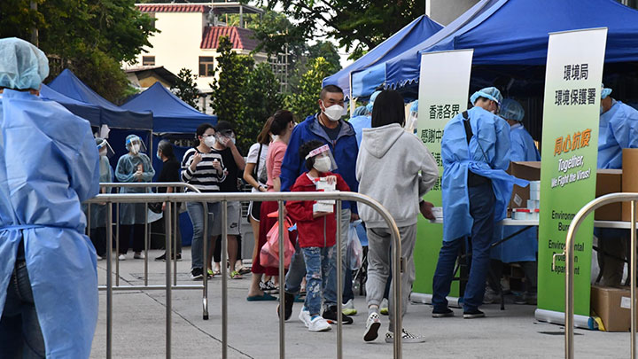 政府在過去3個月於全港各區進行約310次圍封強檢。資料圖片
