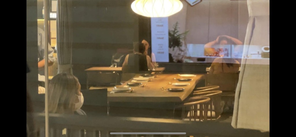 侍應好識做安排隱閉位置。