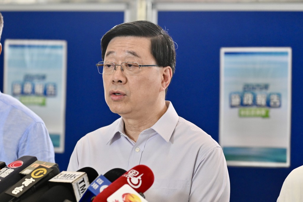 李家超指香港正處於經濟轉型期,雖面對外圍不確定性,但「機遇大於挑戰」。劉駿軒攝 李家超指香港正處於經濟轉型期,雖面對外圍不確定性,但「機遇大於挑戰」。劉駿軒攝