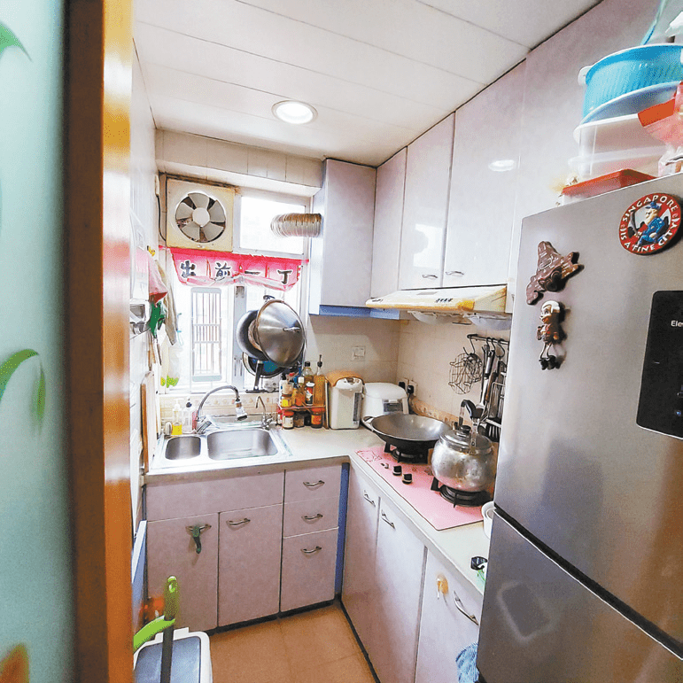 厨房设有窗户，煮食时更通爽。