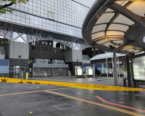 京都車站玻璃天花倒塌。網上圖片