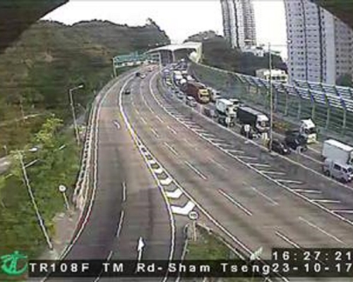 屯門公路-深井交匯處。