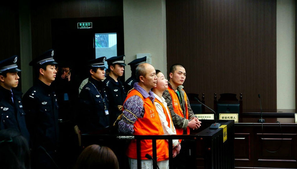 2010年浙江温州3名男子奸杀女警并抢劫其所驾宝马车被执行死刑。 资料图
