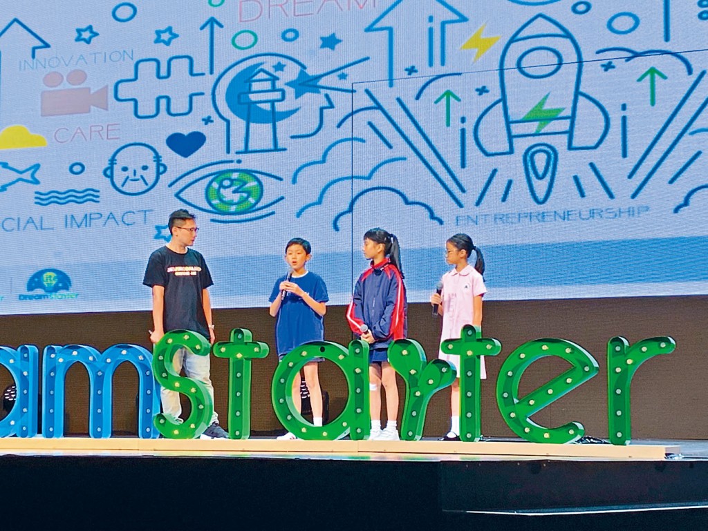 德萃小学五年级学生曹同学指，在计划过程中成功解决问题，令他获益良多。