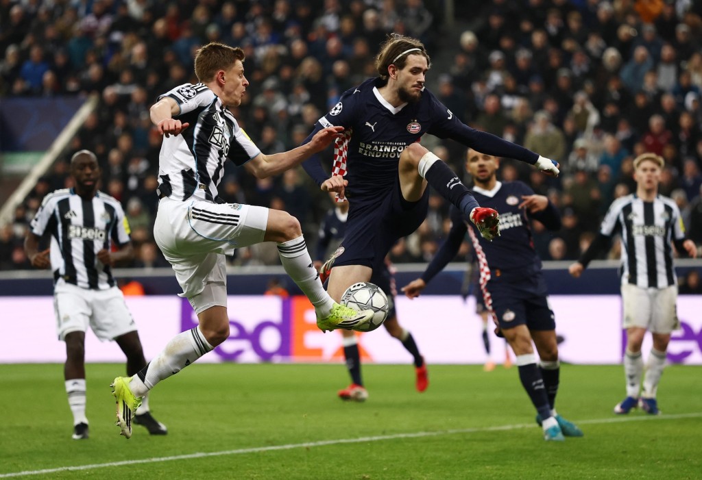 紐卡素3：0燕豪芬。路透社