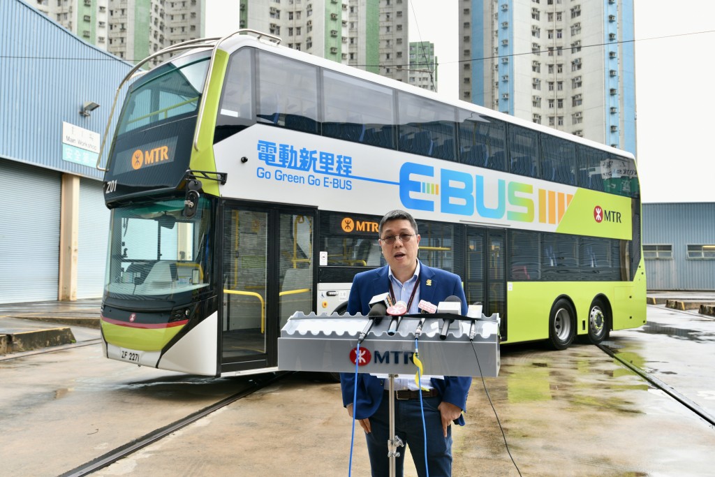 陈志雄表示，港铁提供的接驳巴士，主要服务新界西北区的居民。卢江球摄