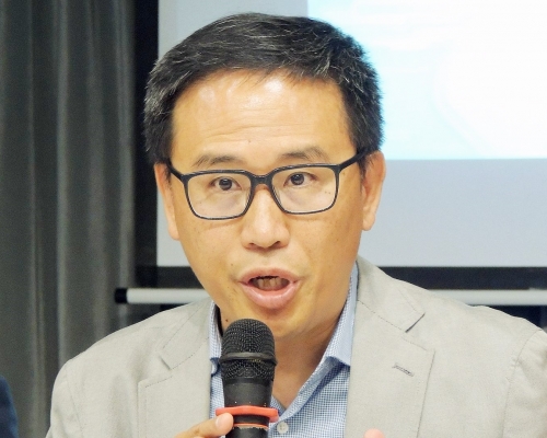孔偉成指,本港學校以往較少使用內地教材。資料圖片