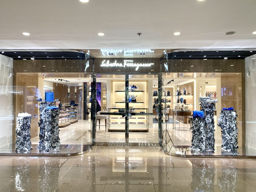 位於尖沙咀廣東道海港城的新店是香港最大的Salvatore Ferragamo專門店。
