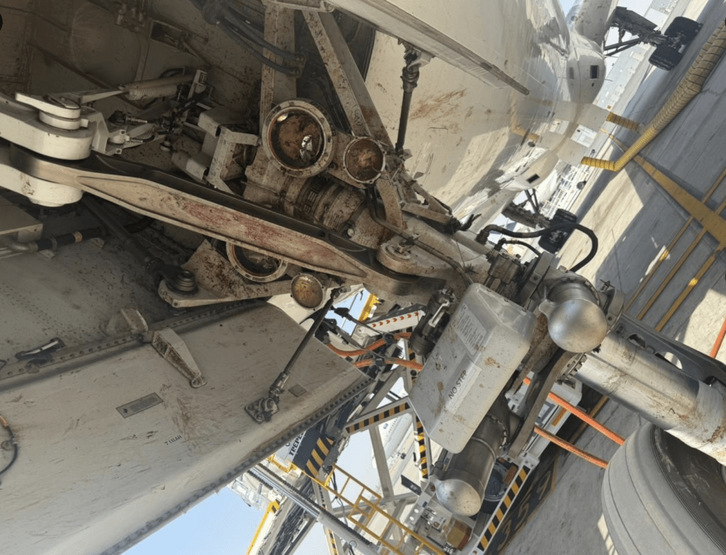 趗落架也滿佈血迹。X@Defense785