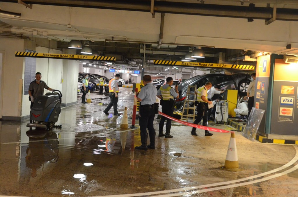 停車場安排工人清潔及維修。