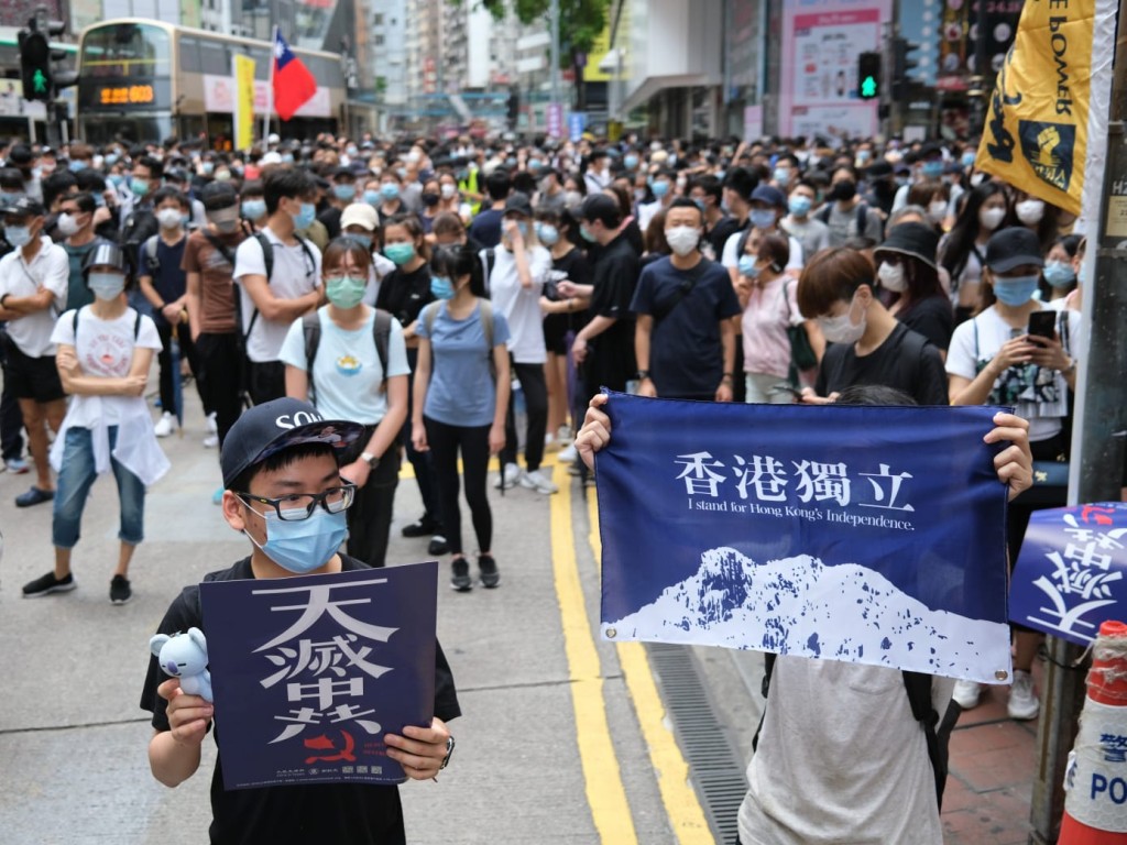 大批人士銅鑼灣一帶聚集。