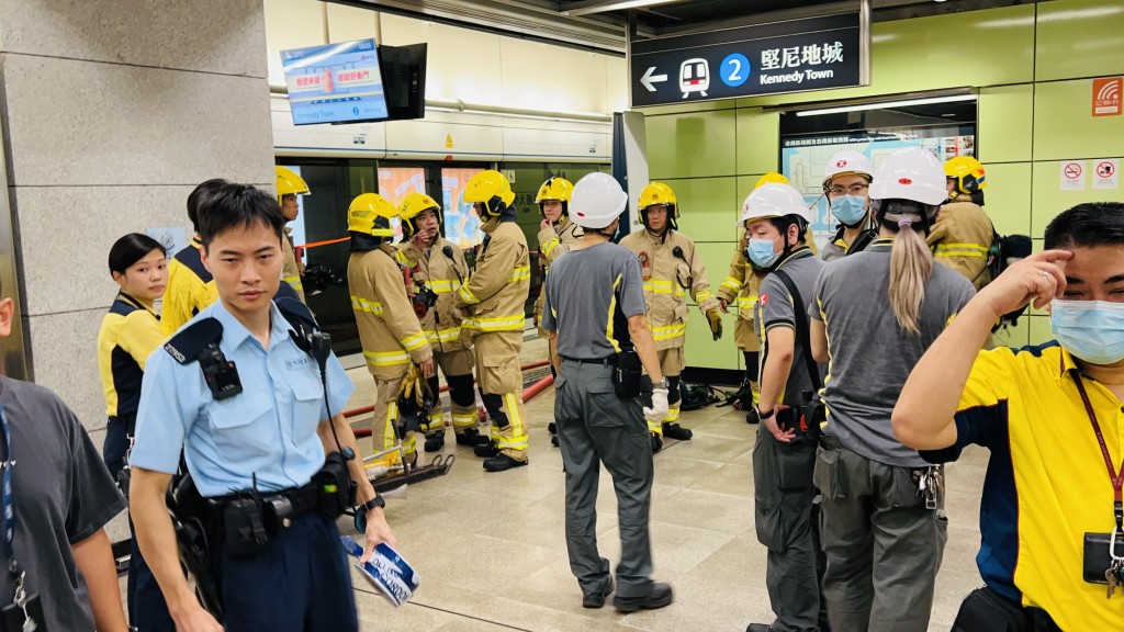 警方及消防调查原因。