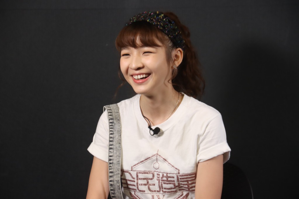 何佩的笑容好有親和力。