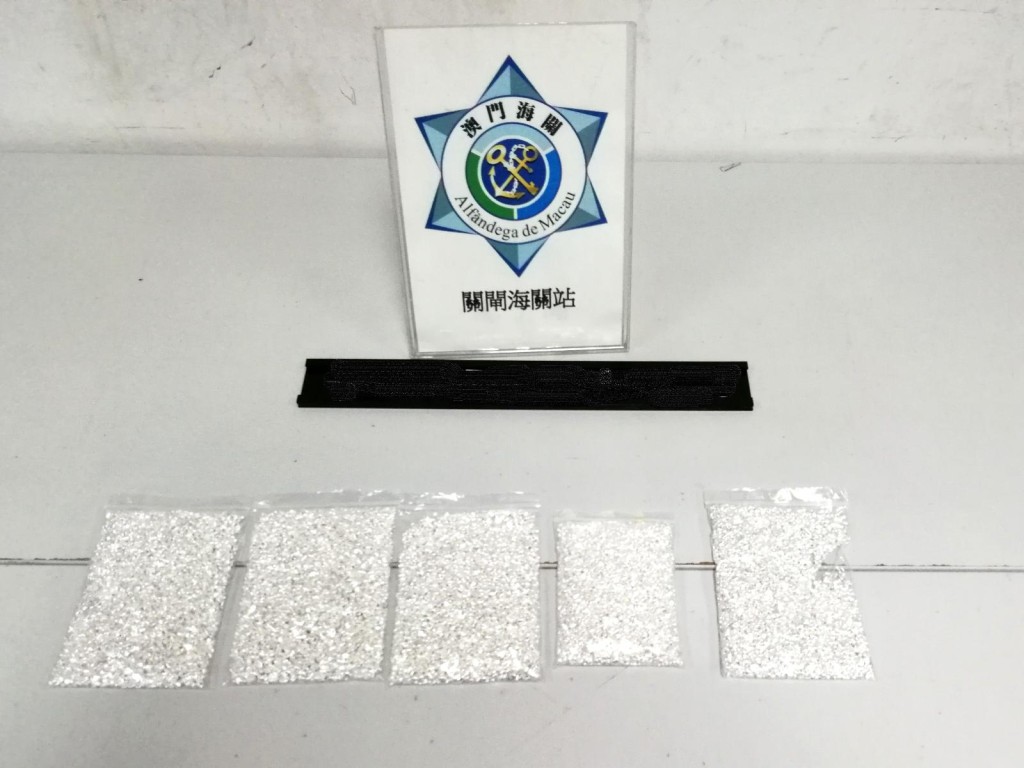 澳門海關截獲42宗偷運懷疑銀粒個案,檢獲約138公斤懷疑銀粒,市值約301萬澳門元。澳門海關圖片 澳門海關截獲42宗偷運懷疑銀粒個案,檢獲約138公斤懷疑銀粒,市值約301萬澳門元。澳門海關圖片