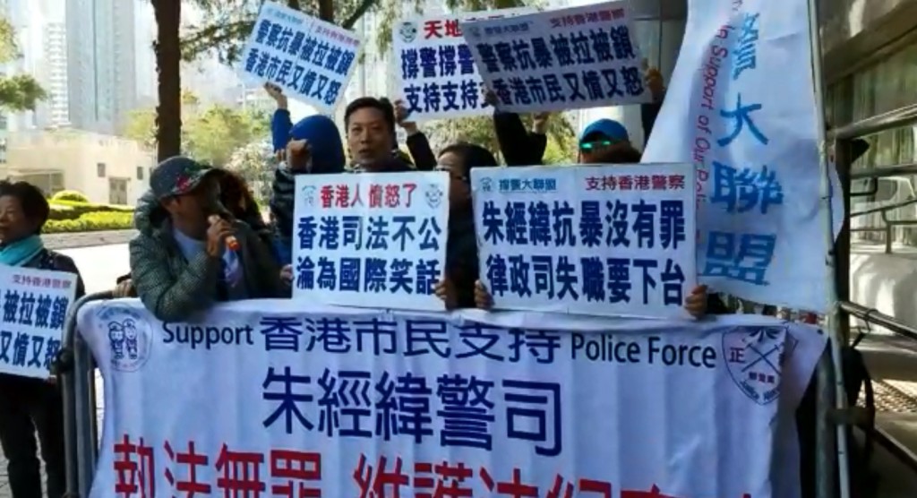 撐警大聯盟庭外示威。陳詠詩攝