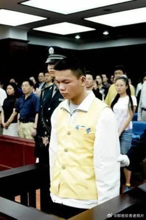 马加爵以铁锤残忍击杀4名同学，被判死刑。