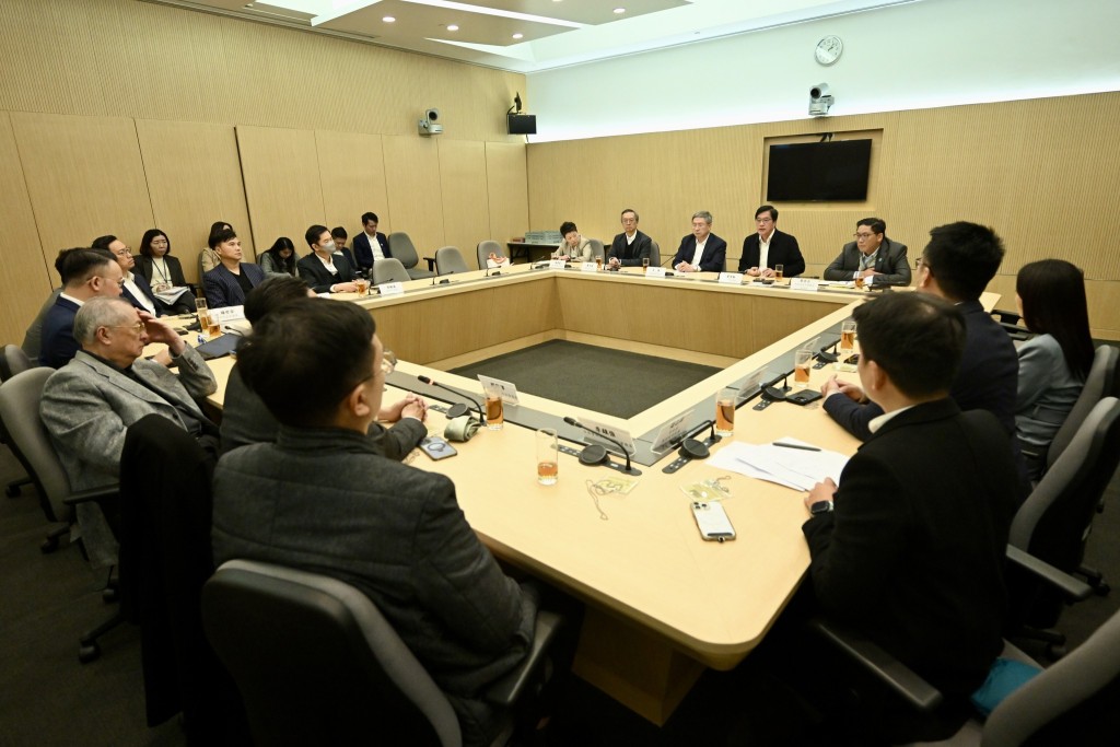 「應急住宿安排工作組」正積極研究宏福苑居民的長遠安置方案。黃偉綸FB 「應急住宿安排工作組」正積極研究宏福苑居民的長遠安置方案。黃偉綸FB