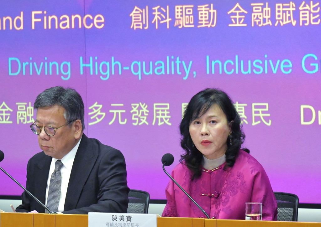陳美寶（右）表示，今年的工作重點將涵蓋跨境物流、載人飛行器、多場景多用戶共享的平台，以及無人機的交通管理系統。