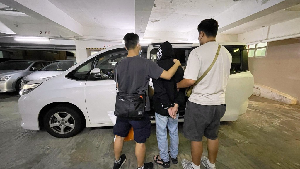 警方拘捕一名54歲姓林男子,他涉嫌藏有危險藥物及販運危險藥物被捕。警方圖片