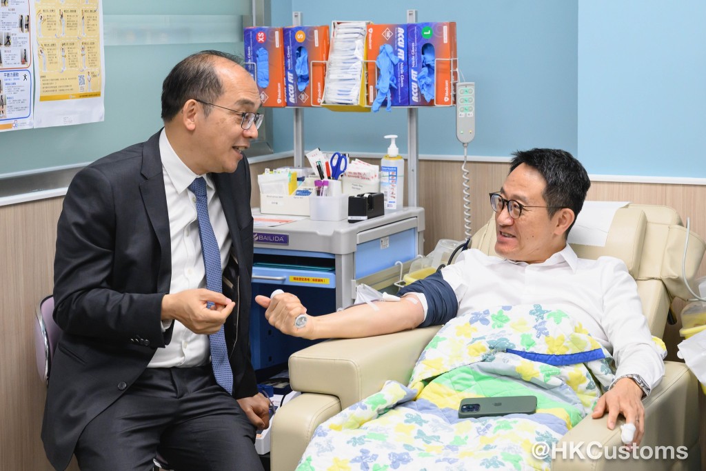 海關關長陳子達出席開幕儀式，並親自參與捐血。香港海關FB圖片