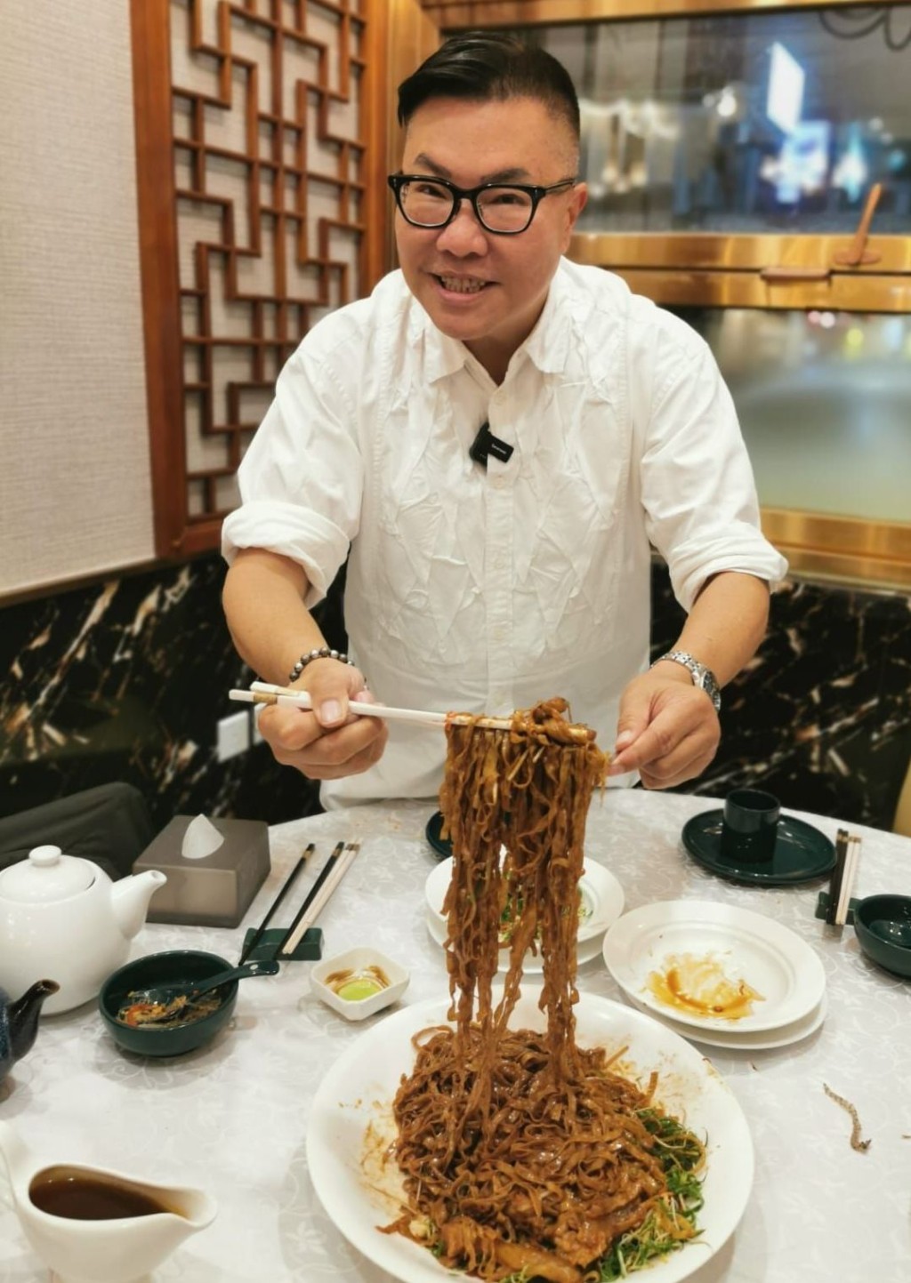 胡慧冲返港即揀食粵菜，新一年食「撈粗」好意頭。