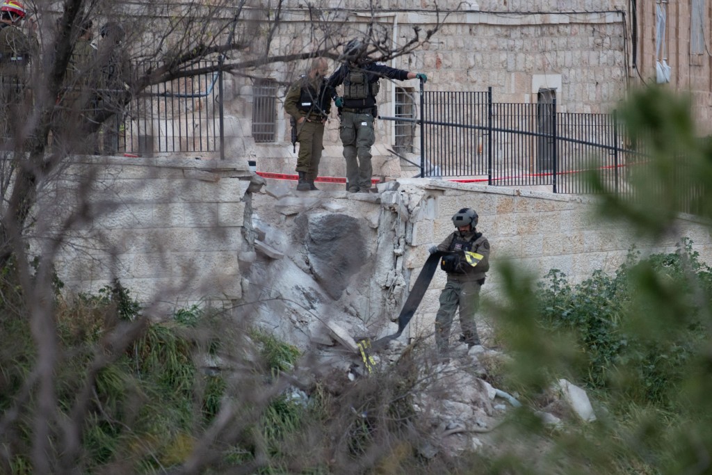 耶路撒冷受到以色列空袭，遭成损毁。新华社