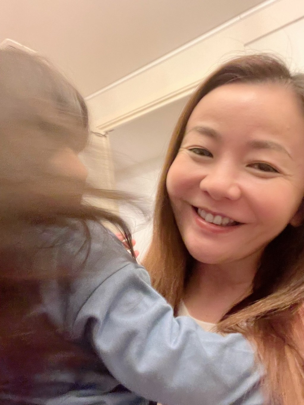 華原朋美剛分享放工後的照片,更笑容滿面。