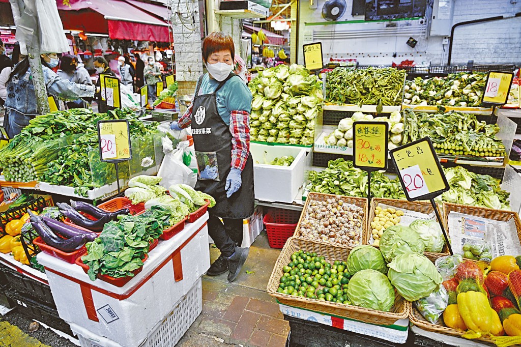 疫情打亂運輸鏈,街市菜檔多種蔬菜價格急升。