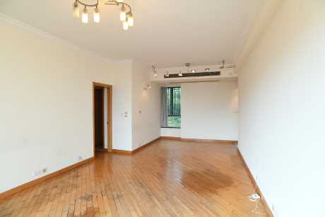 廳堂設對流窗,令一室更光亮。