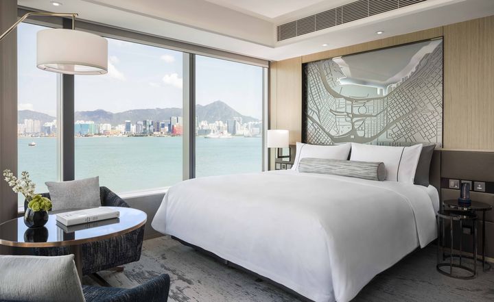下榻北角的香港維港凱悅尚萃酒店，有機會賞到維港的漂亮景色。