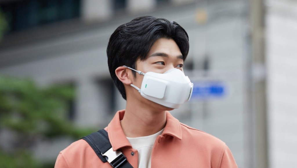 LG推出LG PuriCare口罩型空气清净机，以HEPA 13医疗级滤网过滤空气中的悬浮微粒。